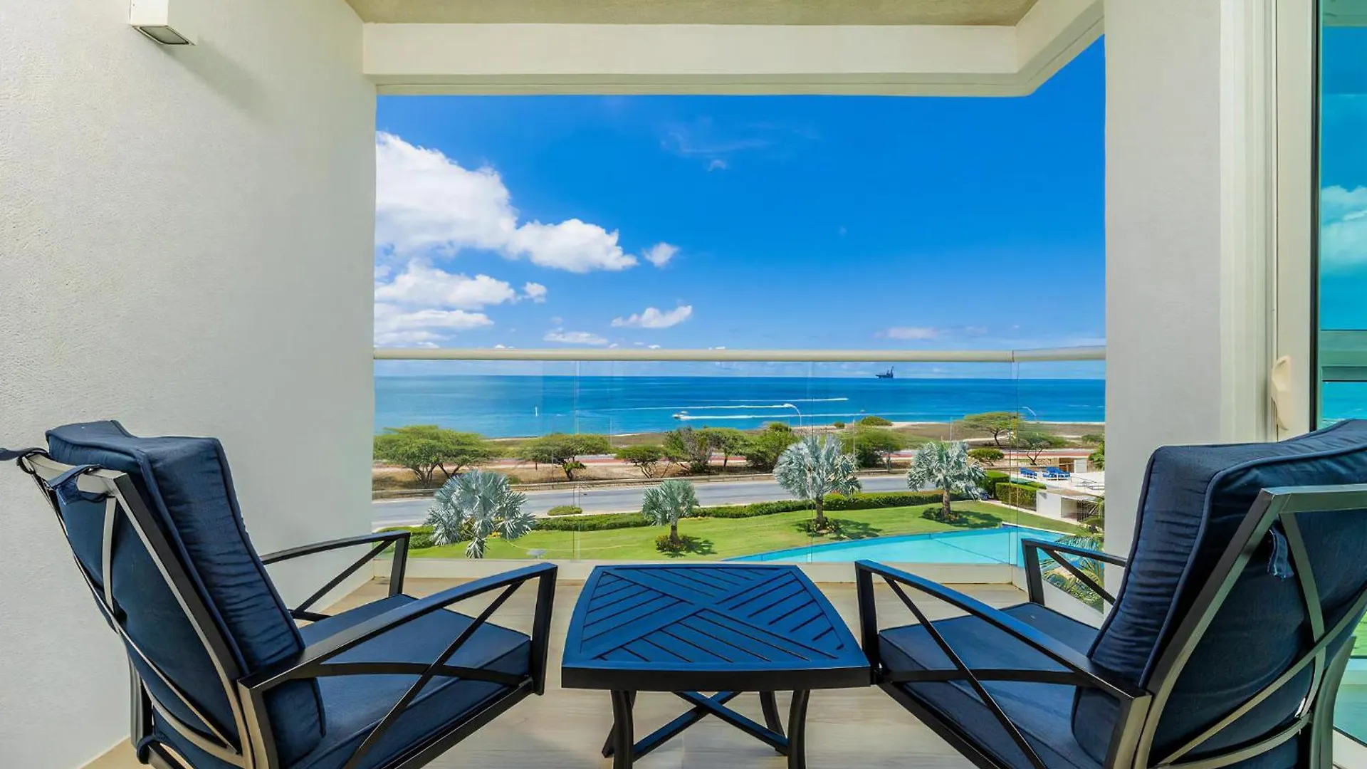 Apartment 2Bs-Blue436- Oceanfront Condo Perfect For Family Getaway Palm Beach