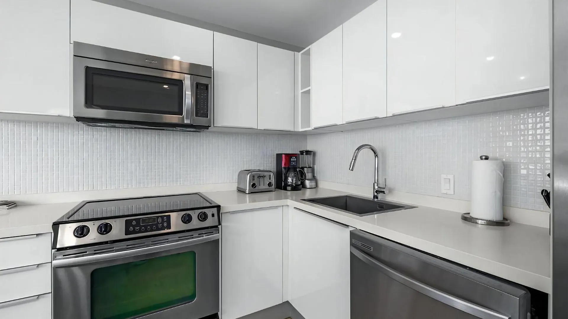 2Bs-Blue436- Oceanfront Condo Perfect For Family Getaway Palm Beach