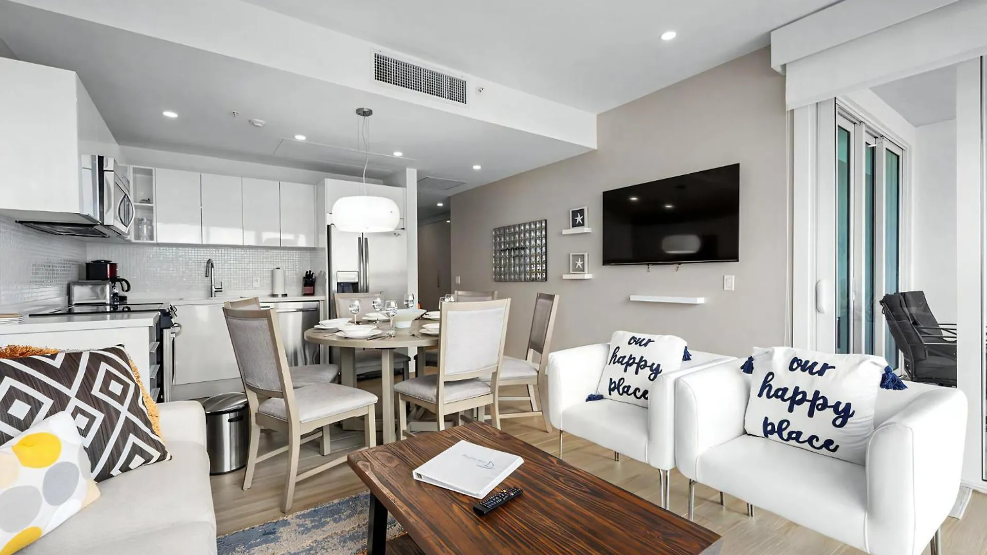 2Bs-Blue436- Oceanfront Condo Perfect For Family Getaway Palm Beach Apartment