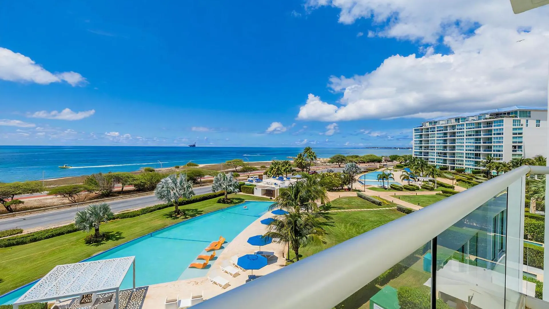 2Bs-Blue436- Oceanfront Condo Perfect For Family Getaway Palm Beach Aruba
